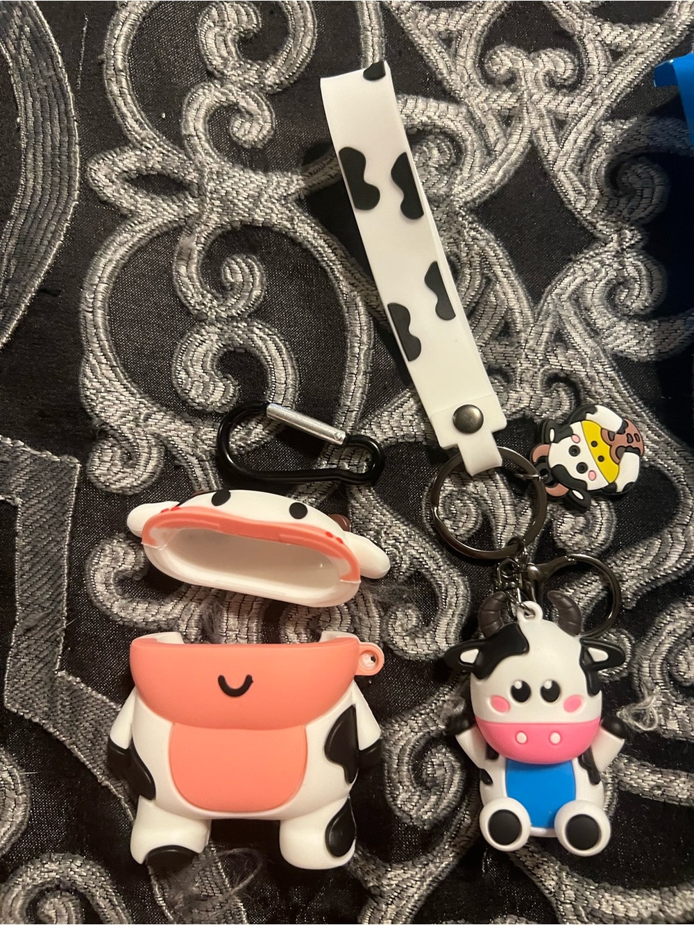 Cow Silicone AirPods Case with Matching Keychain - White & Pink